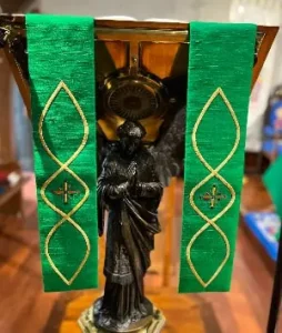 Pulpit Stoles hang down gracefully, echoing the rest of the paraments in design