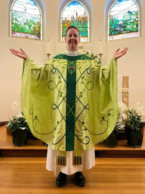 NantucketChasuble-sm-min