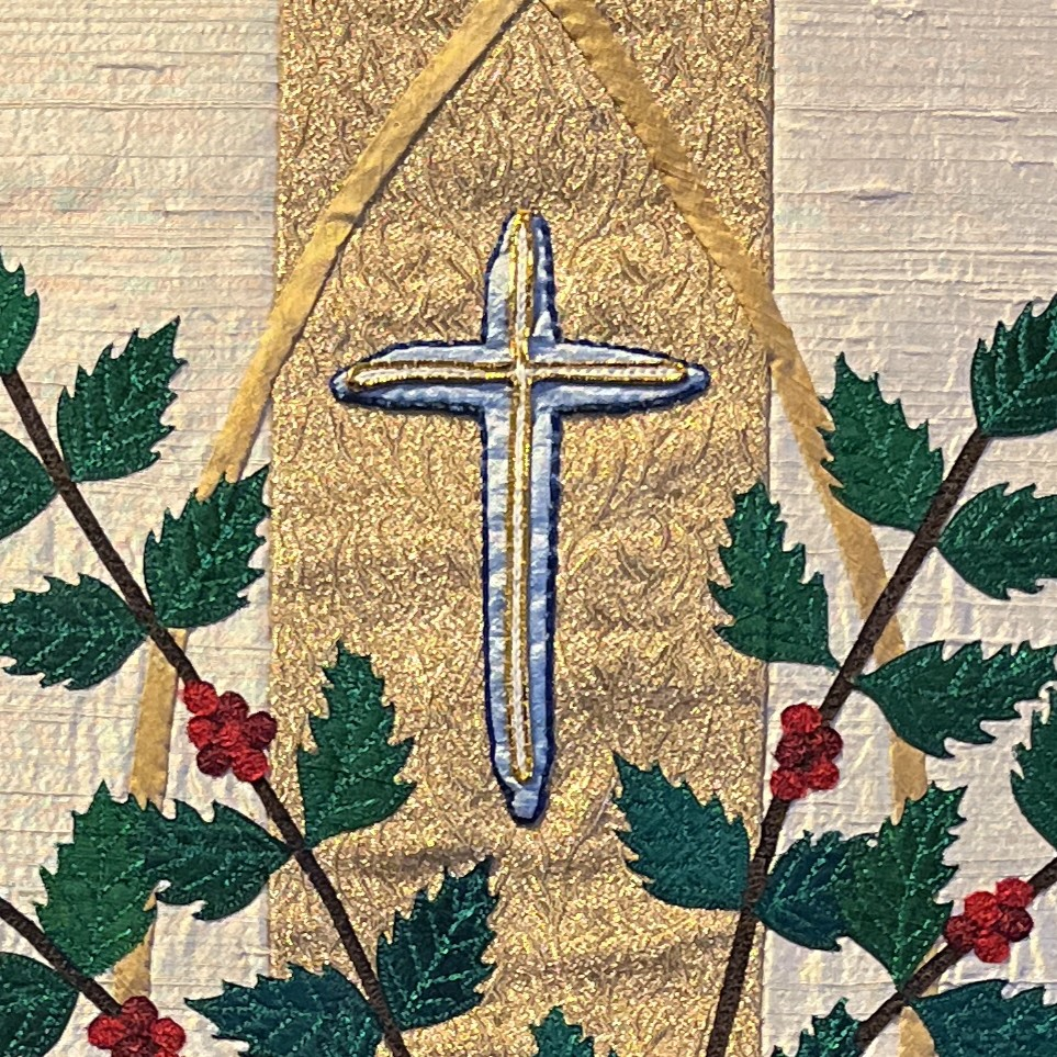 quincy-xmas-cross-detail